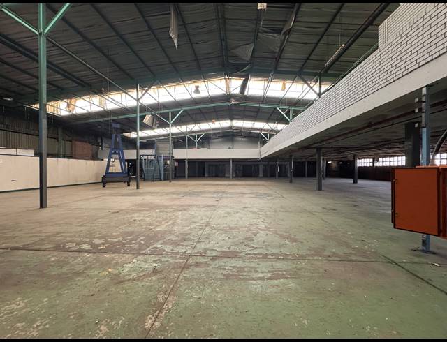 3,562M² WAREHOUSE TO LET IN INDUSTRIA WEST